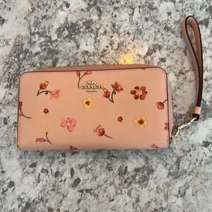 🌷Coach Boxed Long Zip Around Wallet With Mystical Floral Print 🌺